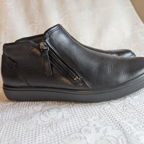 Ecco Soft 7 Black Smooth Leather Bootie Size 39 - Picture 4 of 15